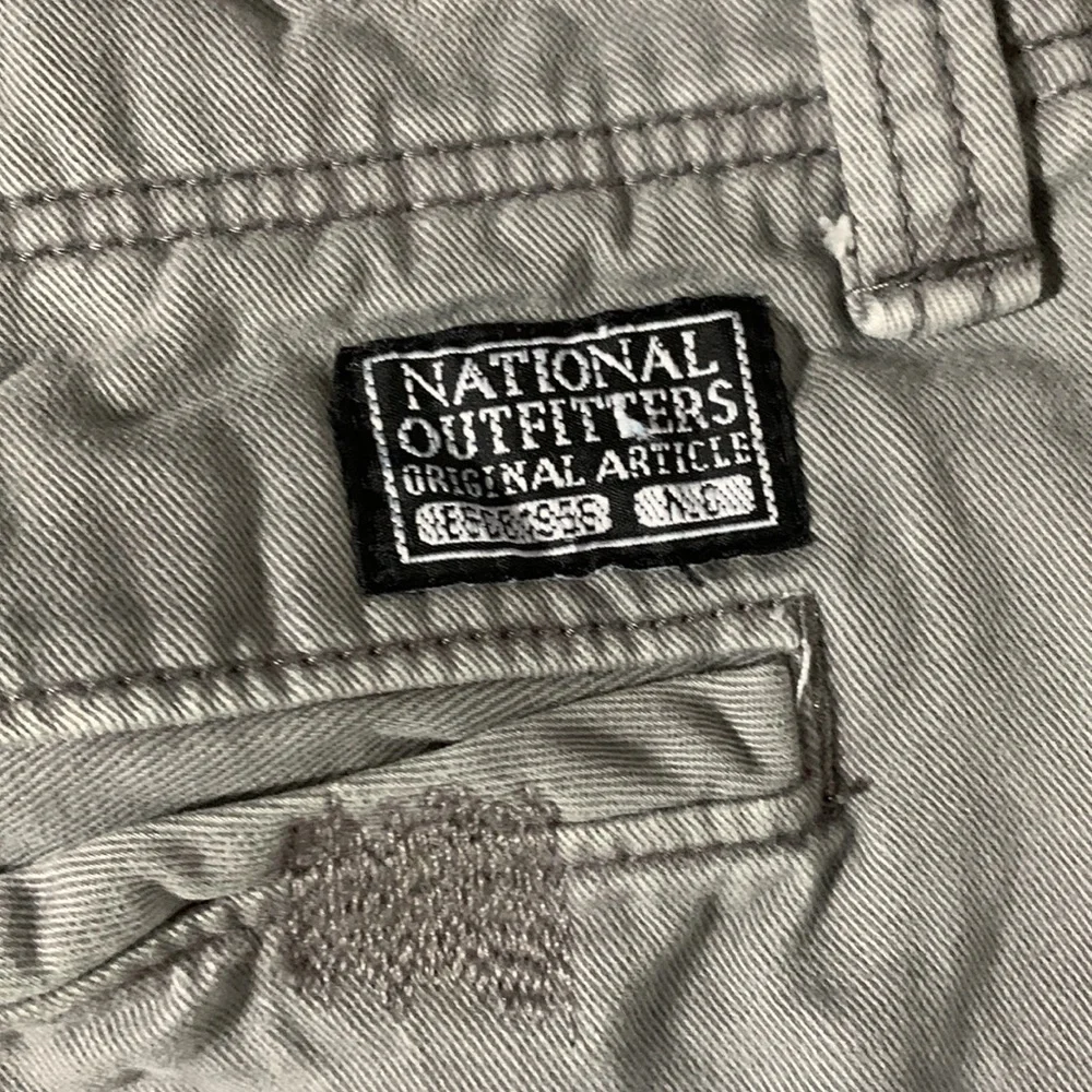 2 pairs of men’s shorts. LR Scoop green cargo, gray National Outfitters. Size 36 - Picture 15 of 15